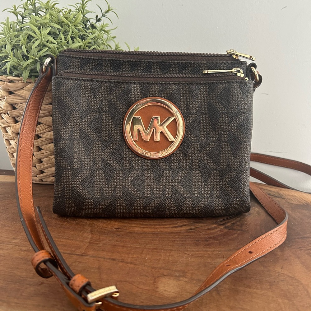 Michael Kors Large Fulton Brown Gold Signature Logo Crossbody Organizer Purse